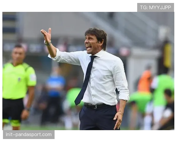 战术调整:目睹0-2落后,AC米兰主帅皮奥利果断变阵三后卫加强进攻 战术调整:目睹0-2落后,AC米兰主帅皮奥利果断变阵三后卫加强进攻